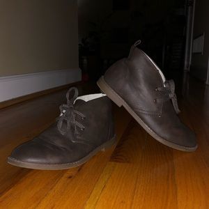 Boys GAP Faux Leather desert boots